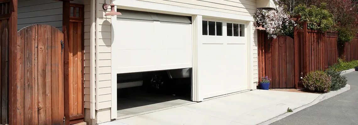 Repair Garage Door Won't Close Light Blinks in Doral, Florida